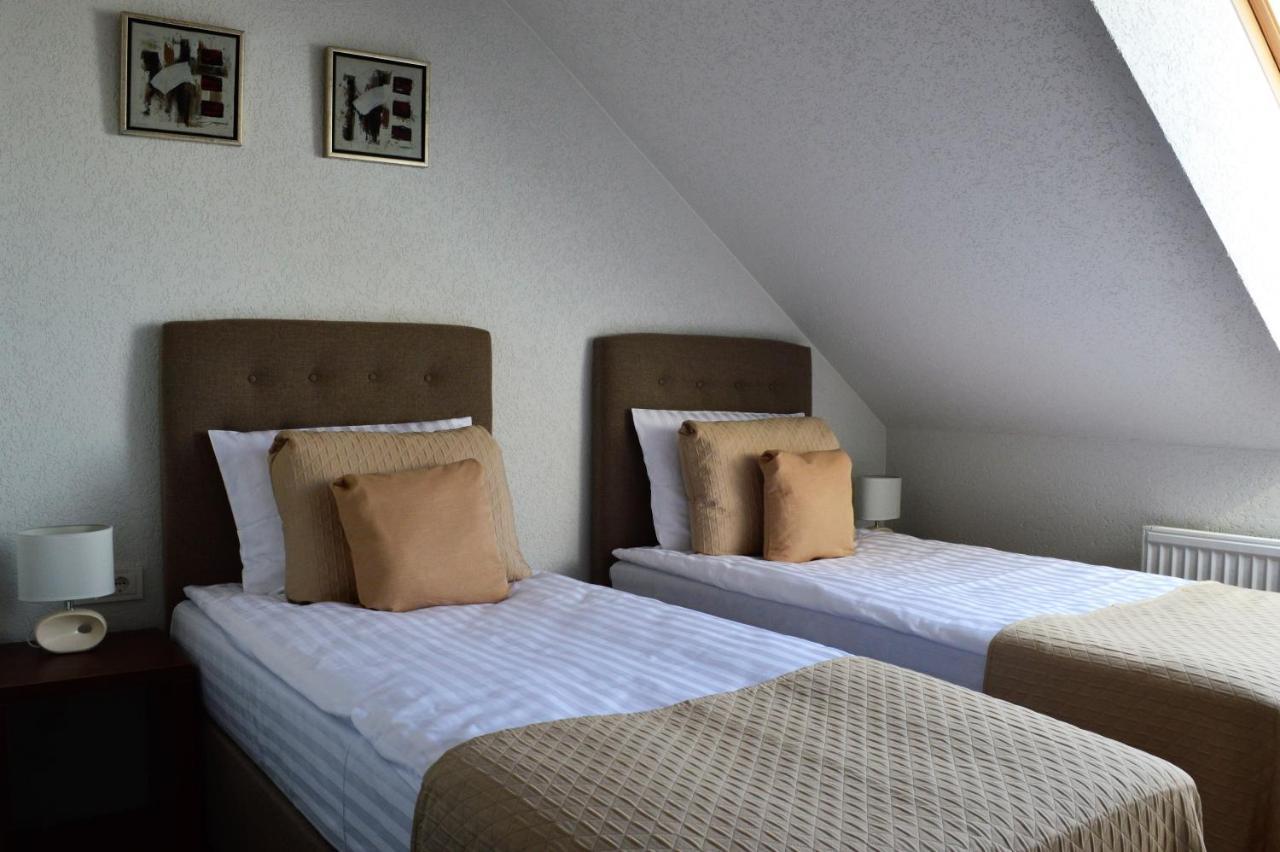 Central Hotel Radziwiliszki Extérieur photo