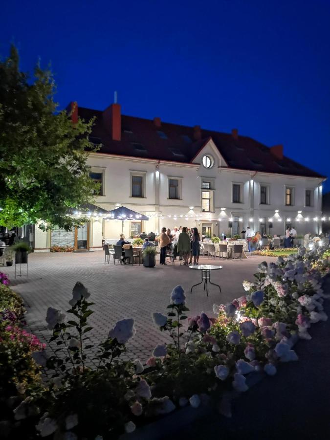 Central Hotel Radziwiliszki Extérieur photo